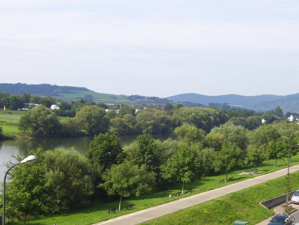 Ferienwohnungen Zum Niederberg Lieser Exterior foto